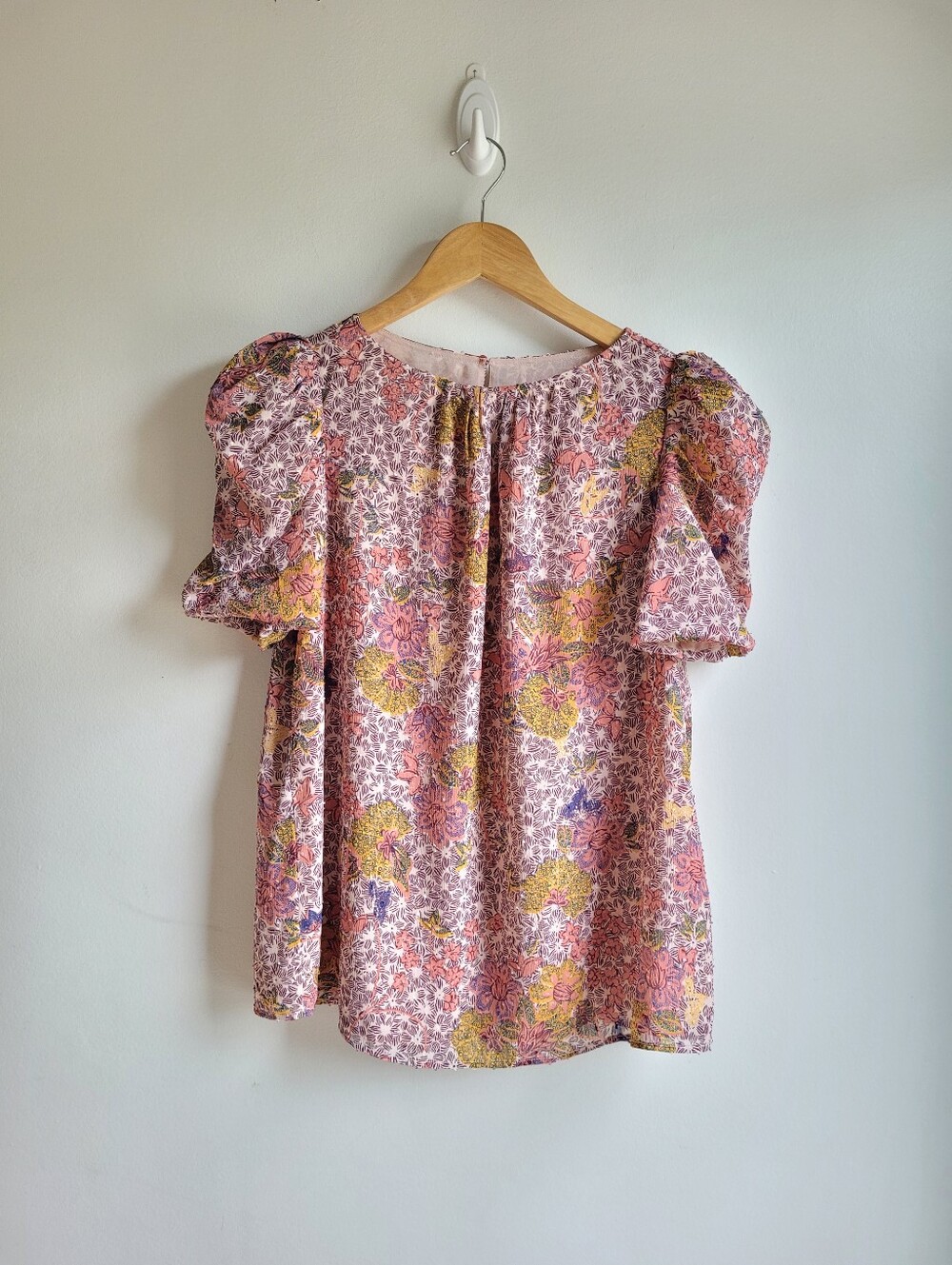 Floral Puff-Sleeve Floral Crepe Top in Pink Small